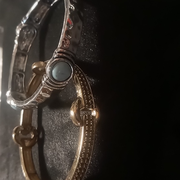 2 bracelets Gold & Silver tone expandable faux turquoise & hammered - Picture 2 of 9